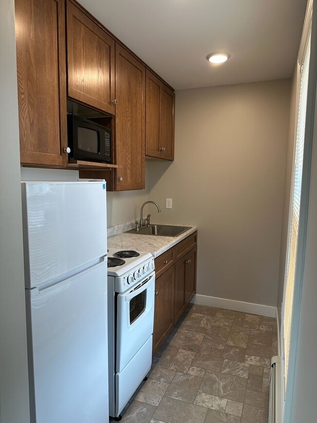 Building Photo - 636 S Johnson St