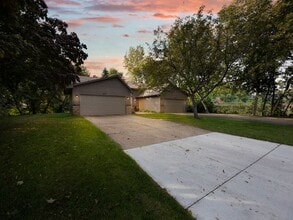 Building Photo - 5535 Lindsay St