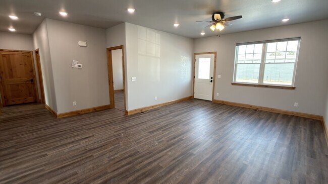 Foto del edificio - 527 B St