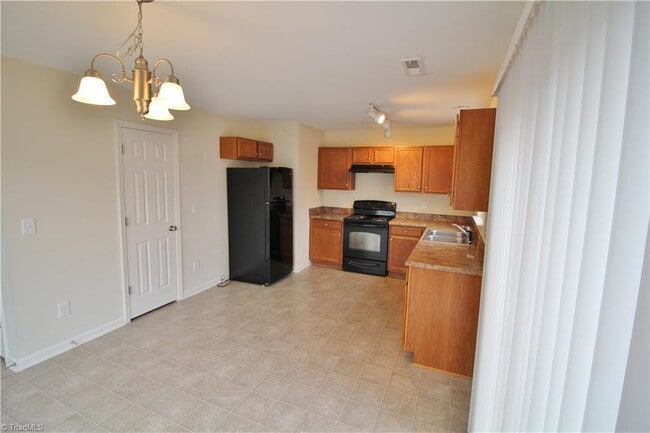 Building Photo - 44 Ackland Dr