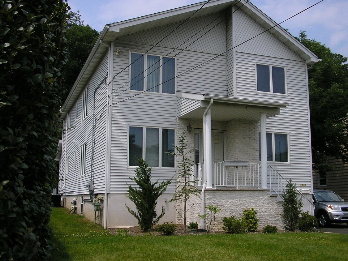 Primary Photo - 1011 Ringwood Ave