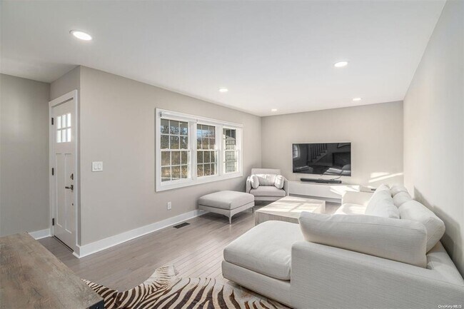 Foto del edificio - 970 Village Ln