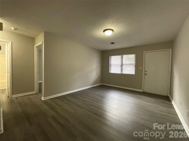 Foto del edificio - 201 Arthur Dr