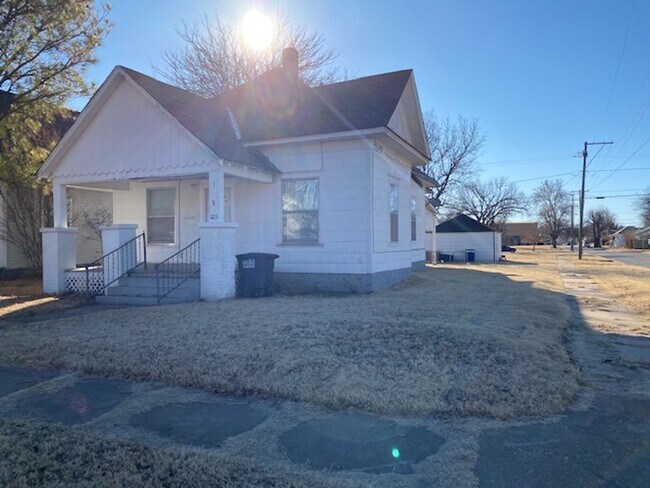 Building Photo - 1123 W Maple