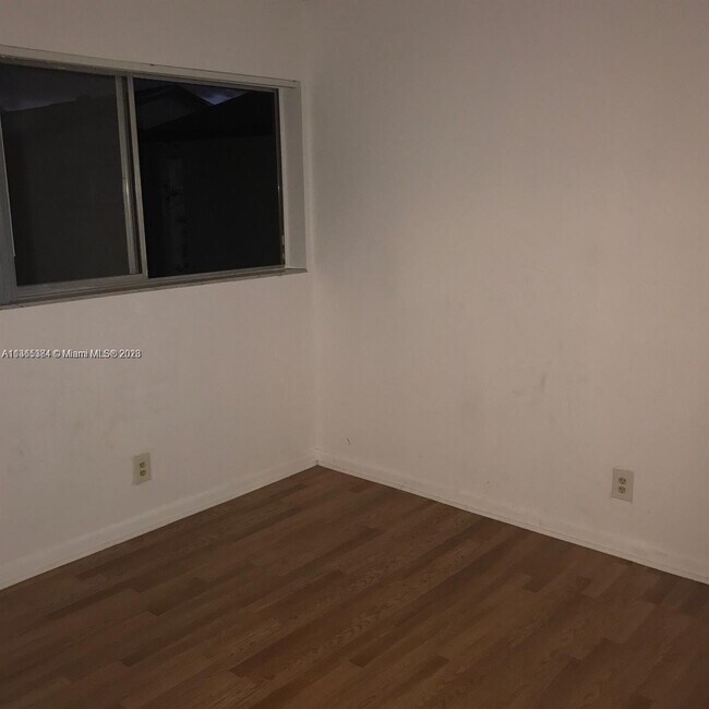 Foto del edificio - 6611 Winfield Blvd
