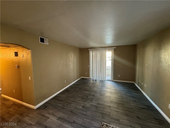 Foto del edificio - 1405 S Nellis Blvd