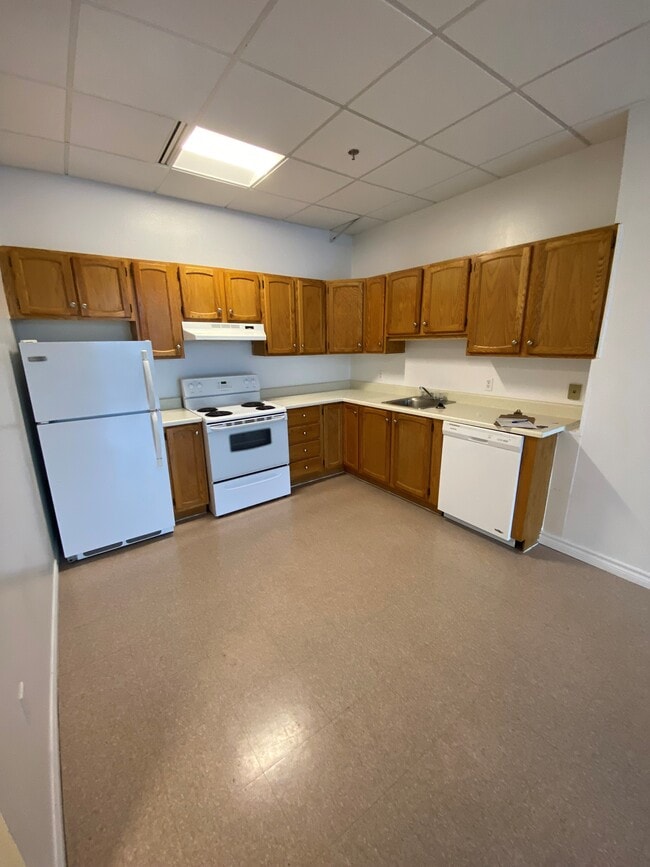 Building Photo - ONE BEDROOM APARTMENT LOCATED IN THE HEART...