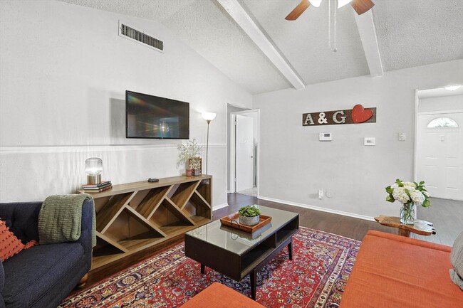 Building Photo - 3529 Shorecrest Dr