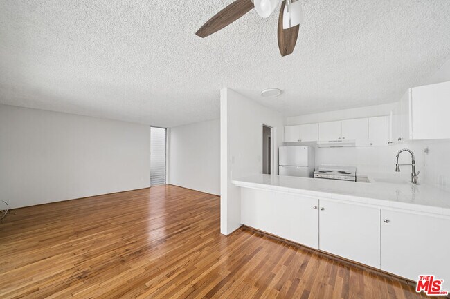 Foto del edificio - 7545 Hampton Ave