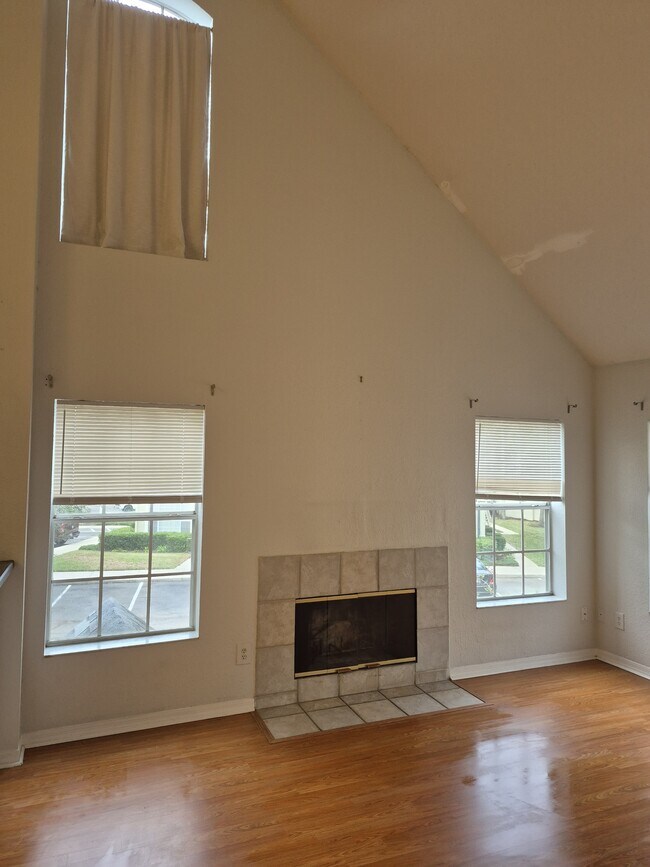 Foto del edificio - 13700 Richmond Park Dr N