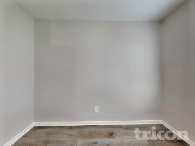 Foto del edificio - 6638 Windy River Ln