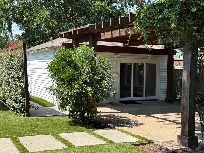 Building Photo - 3925 Gaspar Dr