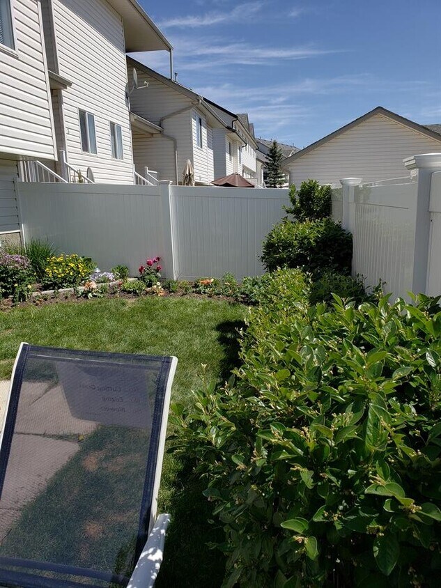 Photo du bâtiment - 0 Bed 0 Bath Unit in Red Deer, AB