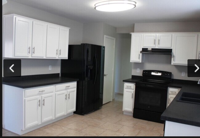 Foto del edificio - 16608 N 113th Dr
