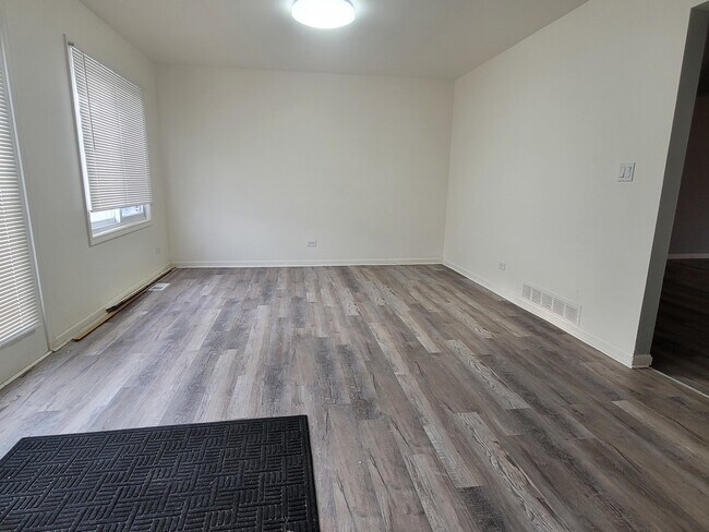 Building Photo - 5704 Tiburon Ct