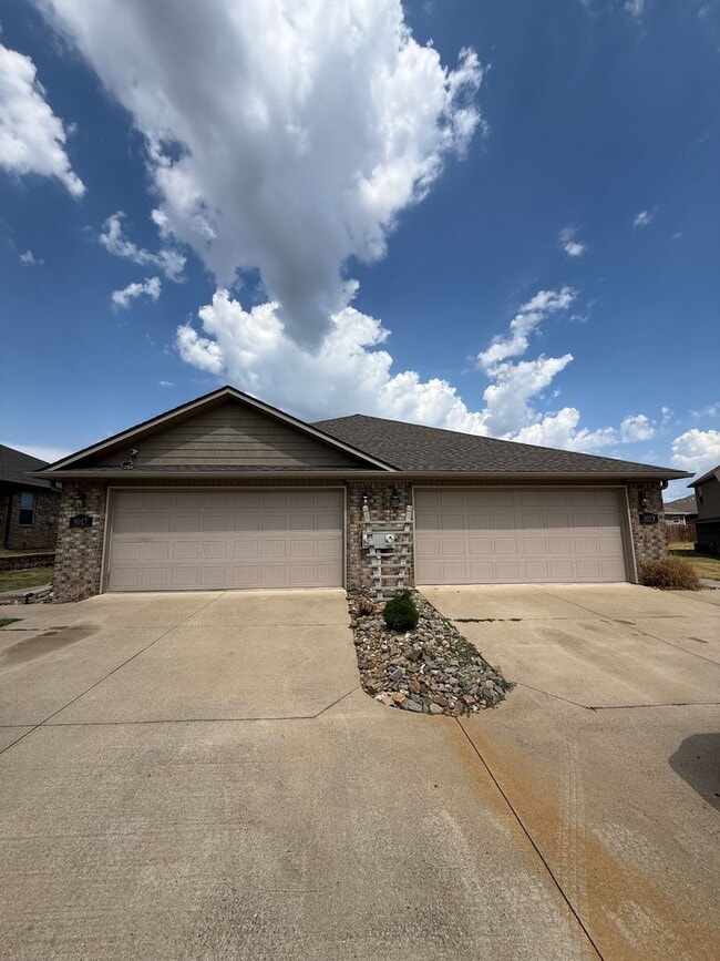 Building Photo - 9017-9019 Sandra Wy