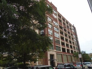 Building Photo - 320 E 21st St