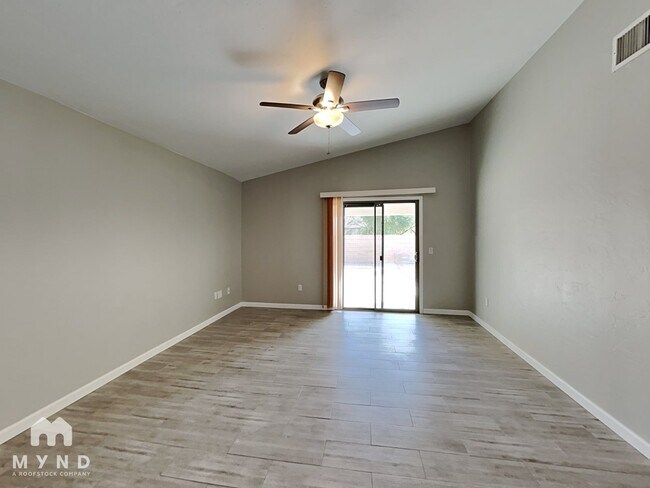 Foto del edificio - 7369 S Pacific Willow Dr