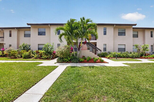 Building Photo - 9299 Vista Del Lago