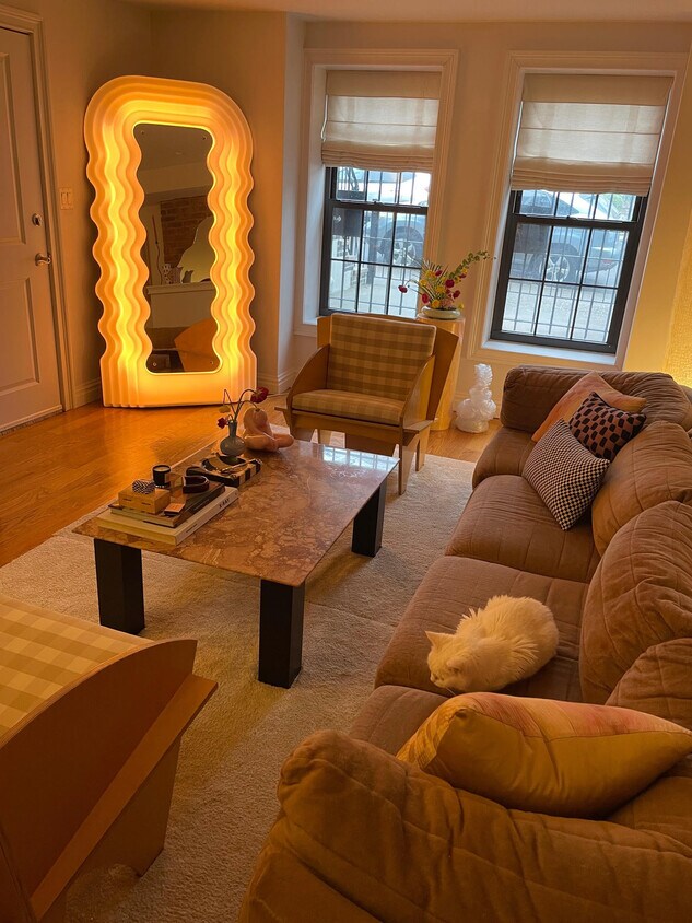 Livingroom - 35 Aberdeen St