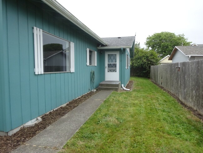 Building Photo - 319 3rd St SE