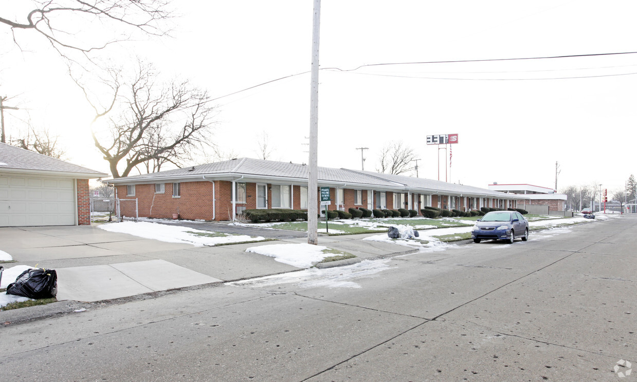 Building Photo - 22800 Beaconsfield St