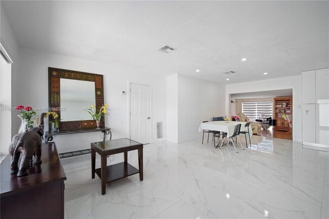 Foto del edificio - 1314 W 80th St