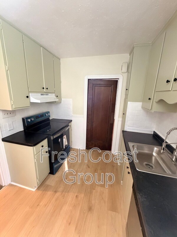 Foto del edificio - 18405 Newell Rd