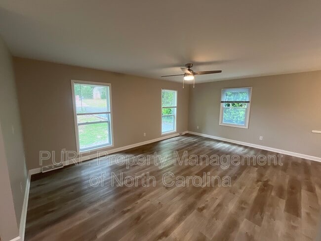 Building Photo - 119 Fox Run Dr