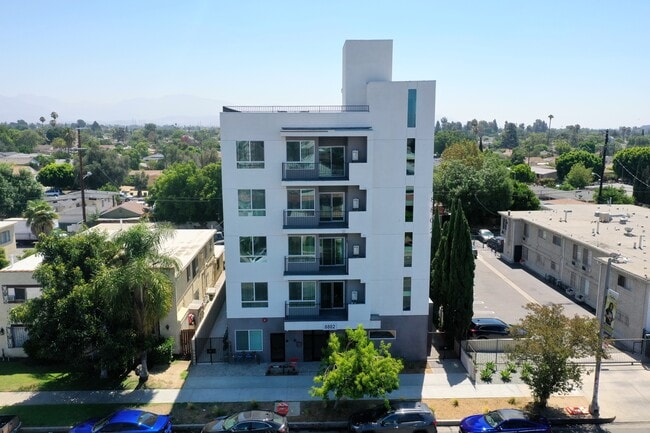 Foto del edificio - 8802 Van Nuys Blvd
