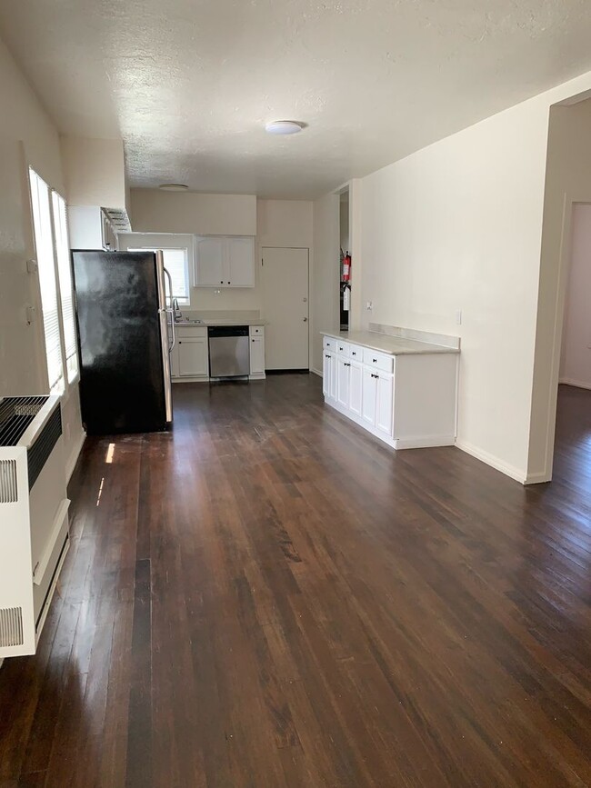 Building Photo - Beautful Duplex