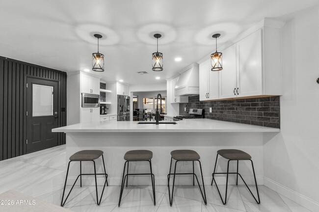 Building Photo - 3938 E Cheery Lynn Rd