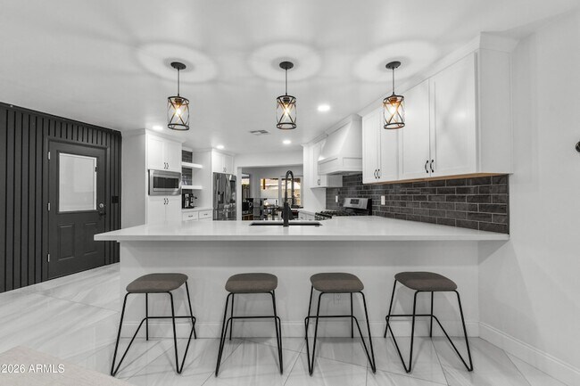 Foto del edificio - 3938 E Cheery Lynn Rd