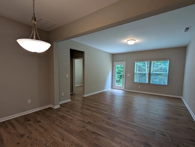 Foto del edificio - Room in Townhome on Reeves St