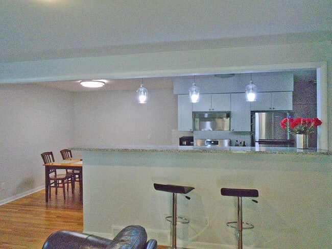 Building Photo - 616 Leona Dr