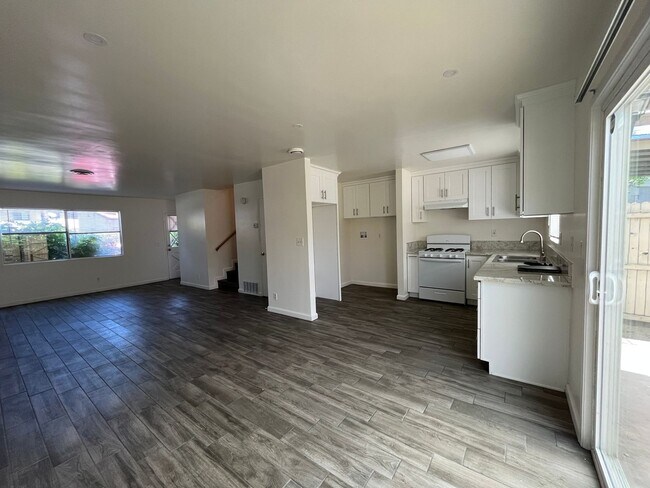 Foto del edificio - Lovely 3 Bedroom 1.5 Bath Condo