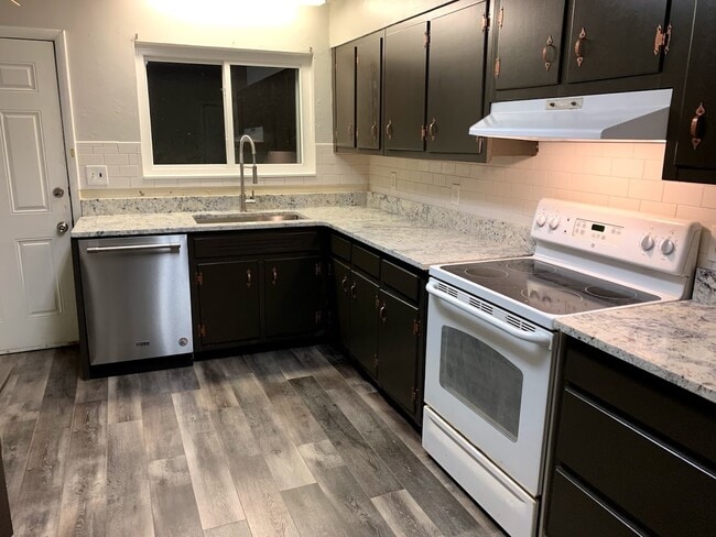 Kitchen - 311 Wygoda Cir
