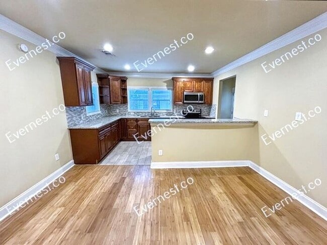 Building Photo - 748 Antone St NW