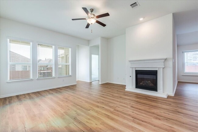 Building Photo - 240 Glen Arbor Dr