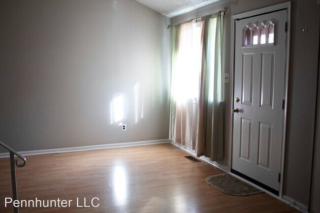 Building Photo - 2 br, 1.5 bath House - 3452 Livingston St.