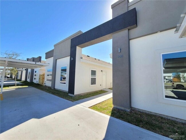 Building Photo - 17 E Campeche St
