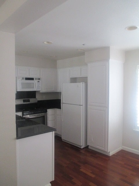 Building Photo - California Lakepointe 2 Bedroom Gem!  Next...
