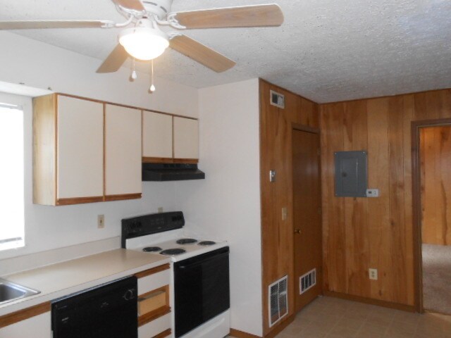 Building Photo - 135-139 Chittenden SK