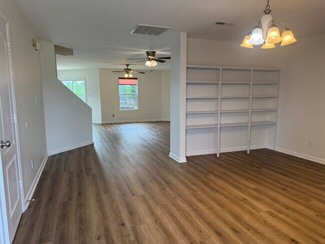 Foto del edificio - 203 Millbury Ct