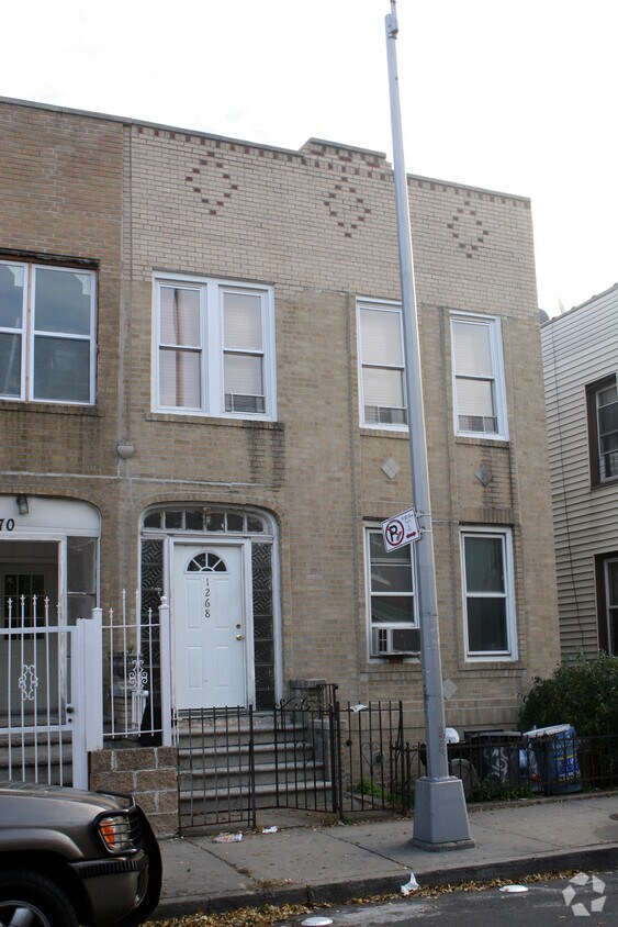 Building Photo - 1268 Fteley Ave