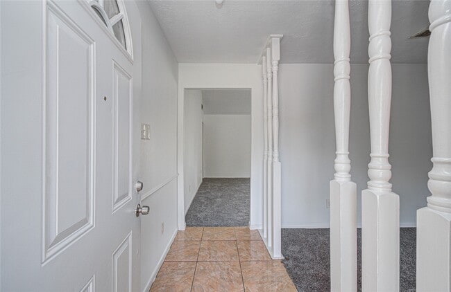 Building Photo - 7015 Maple Fox Dr