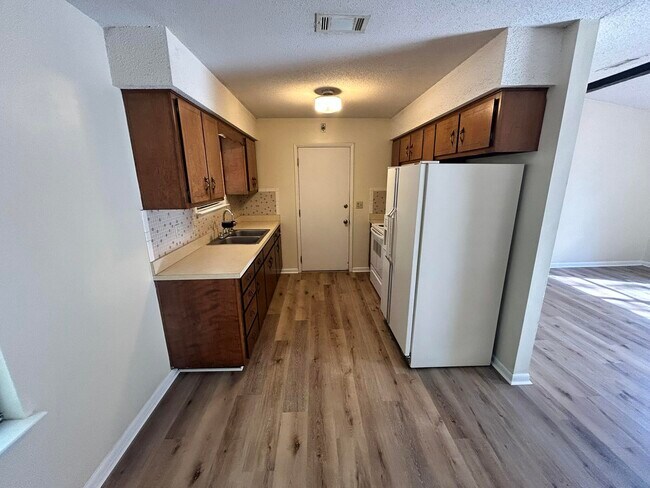 Building Photo - 216 Edgewood Pl