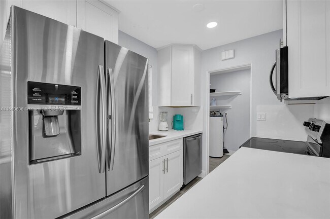 Building Photo - 1716 SW 11th Ct