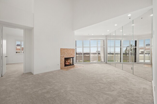 Building Photo - 2102 Century Park Ln