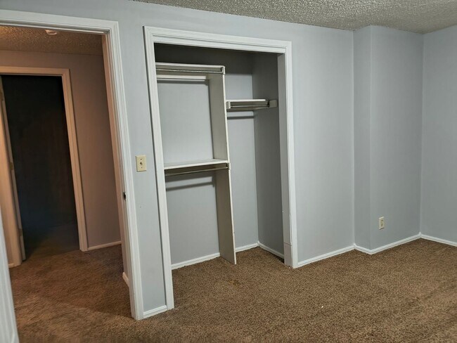 Building Photo - 1224 E Selma St